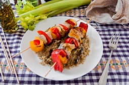 Рыбные шашлычки с ризотто