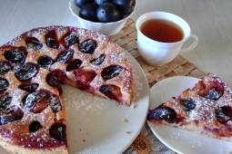 Творожный пирог со сливами